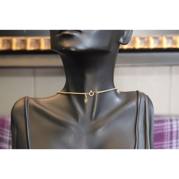 Gold-tone Pink and White Cameo Pendant Necklace - Picture 9 of 10